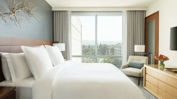 Four Seasons Hotel Silicon Valley Launches Signature Candle